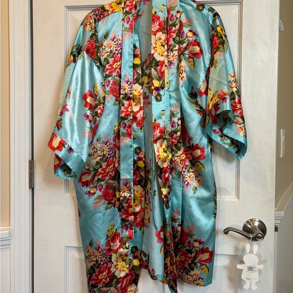 Amazon Other - Floral Robe